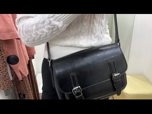 ❤️ Masturbació pública de la jove gossa FeralBerry amb un consolador al provador ❤ Putes a nosaltres ca.serviporno.ru ❤