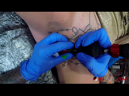 ❤️ La bomba Sully Savage, molt tatuada, es va tatuar al clítoris ❤ Putes a nosaltres ca.serviporno.ru ❤